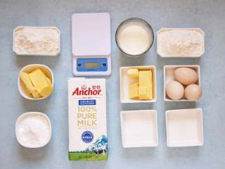 1、酥皮泡芙,准备好所需食材。