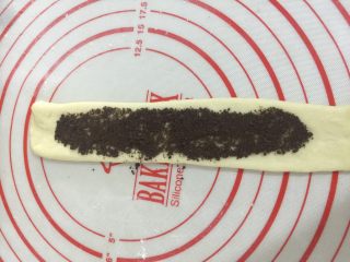 11、奥利奥牛奶卷,加入奥利奥饼干碎