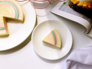 11、彩虹慕斯蛋糕,味道好极了。