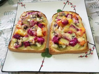 5、水果吐司披萨,放入烤箱烤15分钟 140℃   