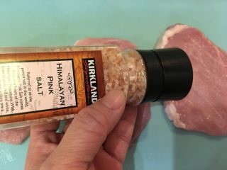 6、起司猪排,抹盐