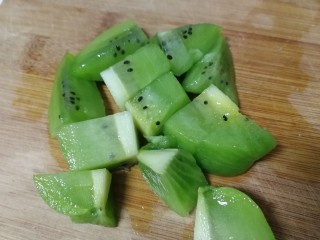 5、水果沙拉,去皮，切小块