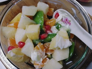 14、水果沙拉,放入水果块。