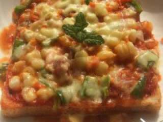 8、微波炉吐司披萨,开动啦～