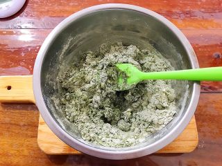 16、抹茶坚果一口酥,用硅胶刮刀切拌至无干粉！