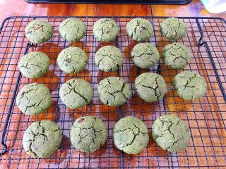 23、抹茶坚果一口酥,出炉啦，晾凉一下！