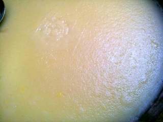 3、萌宝冰皮月饼#中秋食饼记#,上蒸笼蒸十分钟取出（量多的就蒸久点，表面凝固了就可以了）