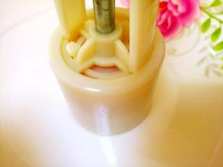 11、萌宝冰皮月饼#中秋食饼记#,收口朝下入模具轻轻往下压