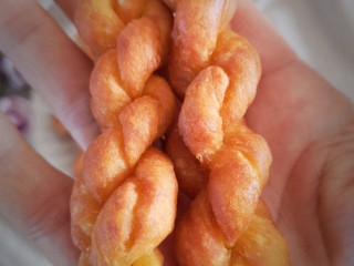 21、香酥小麻花,成品。看着是不是很想吃呀????