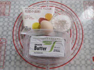 1、南瓜曲奇,准备材料，分别称出需要的重量