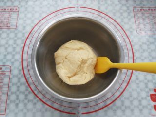 9、南瓜曲奇,面团混合均匀到无干粉就可以了