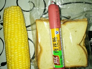 1、吐司披萨,主材料准备好