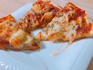 18、自制披萨,切开，享用美食~