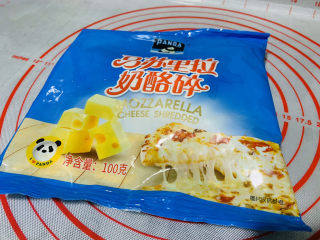 3、芒果披萨,奶酪????碎100克；