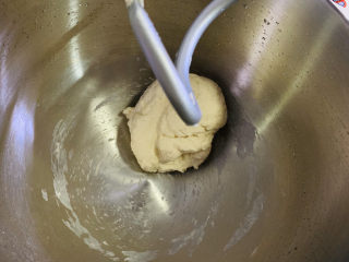 11、芒果披萨,揉成圆团；