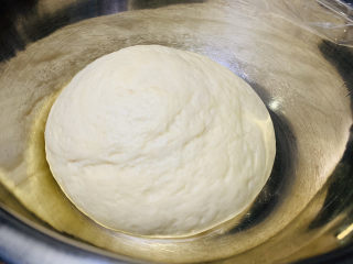 16、芒果披萨,面团发酵2倍大；