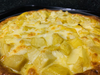 26、芒果披萨,芝士碎融化，即可出炉；