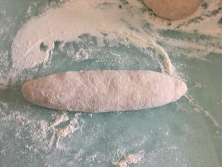 7、牛油果金枪鱼全麦面包,卷起来成橄榄形