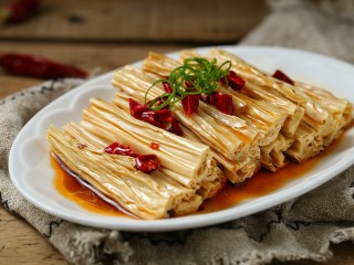 11、葱油腐竹,一款简单又美味的葱油腐竹就做好了