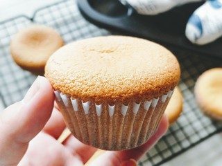 7、奥利奥奶油杯子蛋糕,这个方子烤出来的蛋糕，不塌陷不开裂，表面平整特别适合裱花。