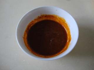 4、冬阴披萨,再倒入煮好的香料水适量搅匀