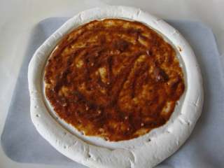 5、冬阴披萨,饼皮抹上澥好的冬荫酱