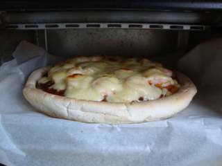 7、冬阴披萨, 上下火180度烤10分钟至微焦即可