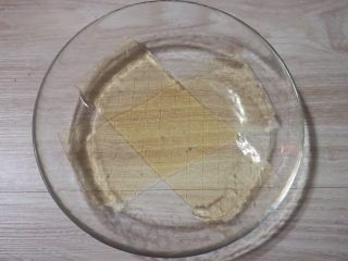 6、覆盆子生乳酪蛋糕,吉利丁片放入冰水中泡软