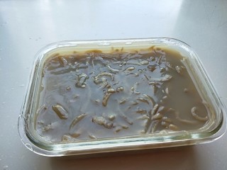 10、水晶五香猪皮冻,两个多小时后取出来。