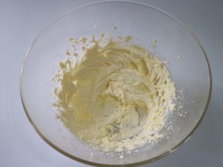 6、抹茶白巧曲奇,稍许打发至颜色变浅