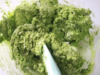 12、抹茶白巧曲奇,用刮刀竖直切拌至无干粉