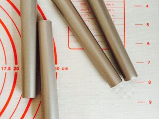 11、卷卷汉堡,准备好等下使用的丹麦管