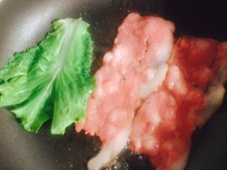 18、卷卷汉堡,煎两片培根  不需要放油噢！