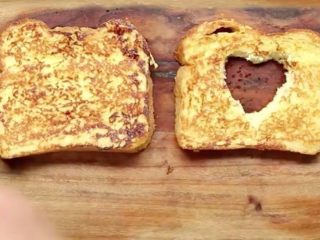 13、厨房老湿，快速做草莓法式吐司,欧耶！