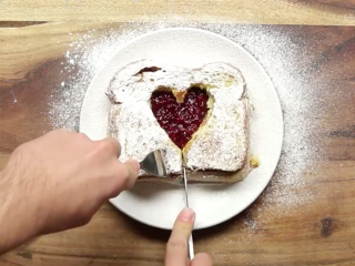 16、厨房老湿，快速做草莓法式吐司,搞定！拿去吃！