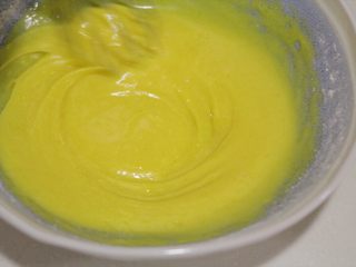 5、肉松小贝,搅拌至顺滑无颗粒。