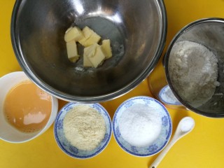 1、童趣动物饼干,准备食材,称量备用,黄油提前软化