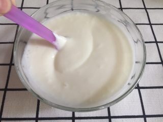 12、芒果慕斯,这一步可以用打蛋器低速打几秒钟