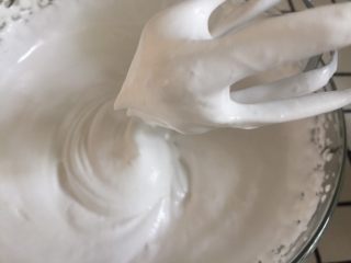 10、芒果慕斯,出现纹路即可，不用打的太过。