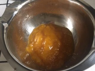 17、芒果慕斯,盛出晾凉放入冰箱冷藏一小时