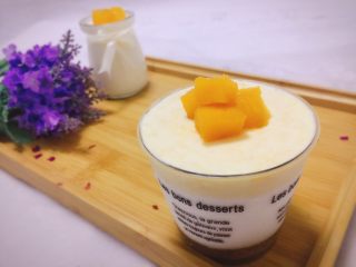 21、芒果慕斯,可以做四个。用不完的奶糊可以直接冷藏食用，单纯的奶糊也很好吃。