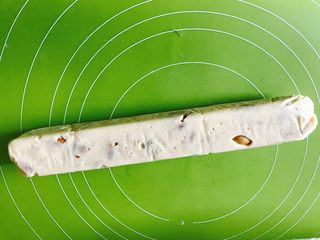 6、花生牛轧糖,取出