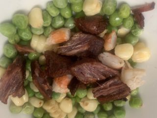 2、红烧肉披萨,备用