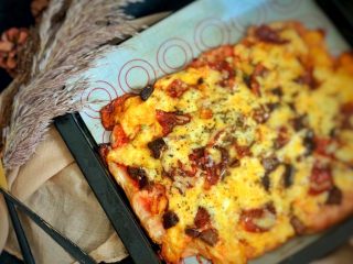 18、红烧肉披萨,出炉