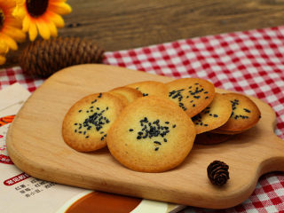 15、黑芝麻瓦片酥,成品