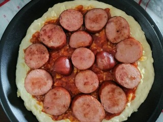 14、Pizza,铺上红肠片