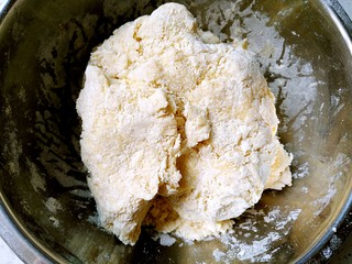 3、香菇炒蛋面(附自制鸡蛋面做法),揉成较干的面团