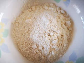 2、微波炉版美味披萨,准备面粉