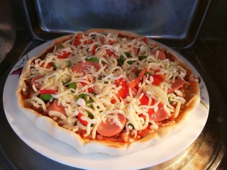 27、微波炉版美味披萨,然后放入微波炉中，中火加热12分钟