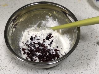 11、零失败|蔓越莓曲奇,蔓越莓也倒入到低筋面粉中